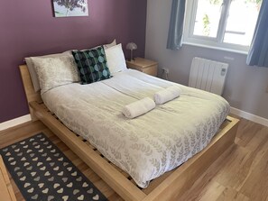 3 室のベッドルーム、アイロン / アイロン台、WiFi、ベッドシーツ