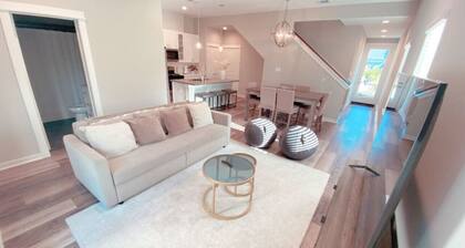 Holistic Hideaway: Gated Community Near Downtown