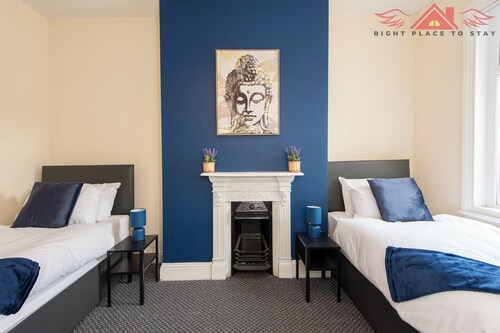 Spacious 2BR for Contractors with WiFi + Parking