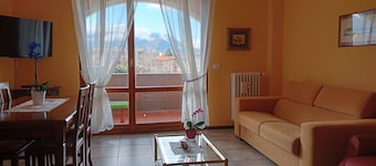 Located 200 m from Pallanza lakefront, family friendly apartment.