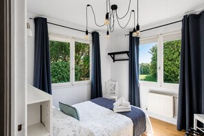 6 habitaciones, escritorio y tabla de planchar con plancha 