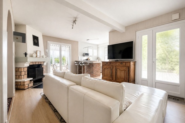 Smart TV, fireplace