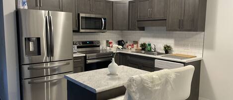 Refrigerador, microondas, horno, placa de cocina