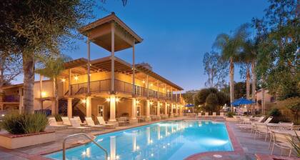 Walk to Disneyland/3 bdrm/2 bath condo resort! xmas week 12/19/26-12/26/26