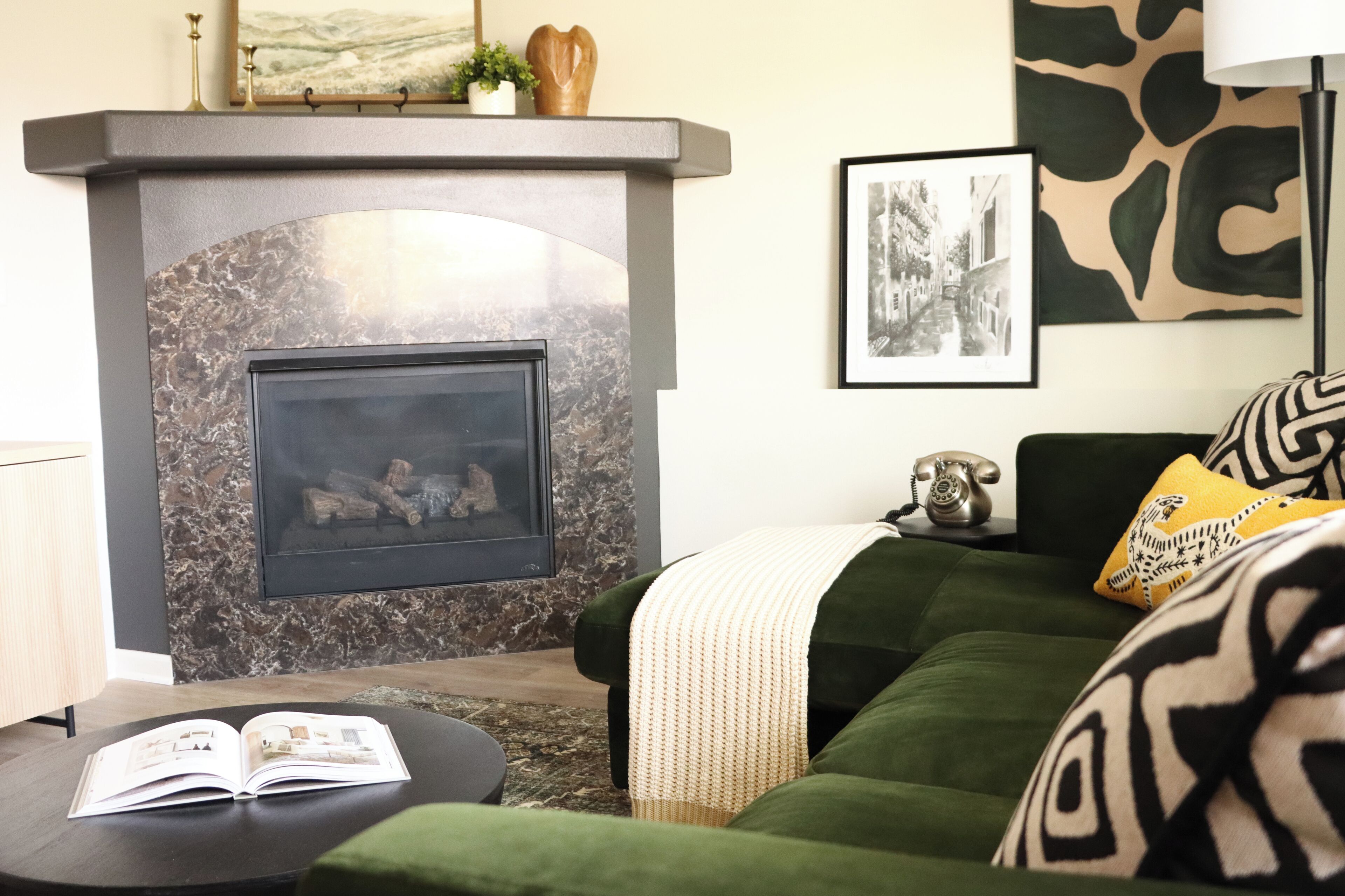 Smart TV, fireplace