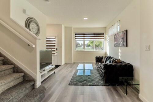 Comfortable entire townhouse in downtown Edmonton.