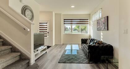 Comfortable entire townhouse in downtown Edmonton.