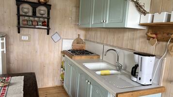 Full-sized fridge, microwave, stovetop, cookware/dishes/utensils