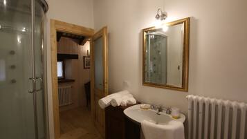 Deluxe Cottage | Bathroom