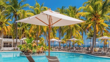 3 piscinas al aire libre