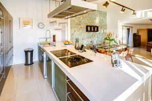 Mikrowelle, Ofen, Geschirrspüler