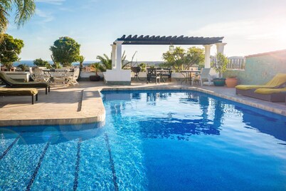 6 bed villa with stunning views - solar heated pool - 10 mins walk to the marina