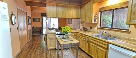 Mikrowelle, Ofen, Herdplatte, Geschirrspüler