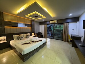 Deluxe-Doppelzimmer, Stadtblick | Bettwäsche aus ägyptischer Baumwolle, hochwertige Bettwaren