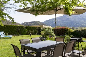 Outdoor dining - Appart 4/6 Pers Dans Maison Bigourdane Argelès-gazost, Balcon et Jardin Avec vue (Ayzac-Ost)