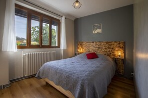 2 bedrooms, iron/ironing board, travel cot, WiFi - Appart 4/6 Pers Dans Maison Bigourdane Argelès-gazost, Balcon et Jardin Avec vue (Ayzac-Ost)