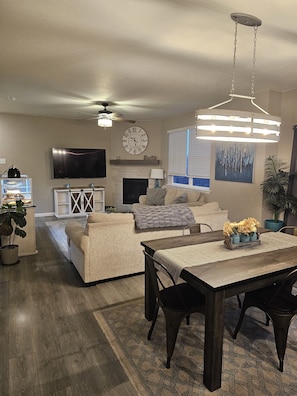 Dining - Family friendly home in wonderful neighborhood (Windsor)