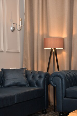 Luxury Suite | In-room safe, desk, laptop workspace, blackout drapes - Callisto Hotel (Baku)