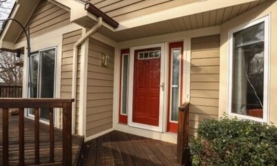 Come to Webster, NY for the ECLIPSE! Cozy 2-bedroom condo in welcoming Webster 