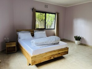 3 soverom, skrivebord, wi-fi (inkludert) og sengetøy