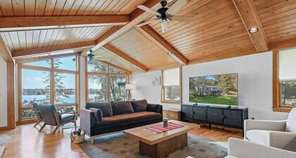 Buckatabon Lakeside Retreat. Direct access to snowmobile trails!