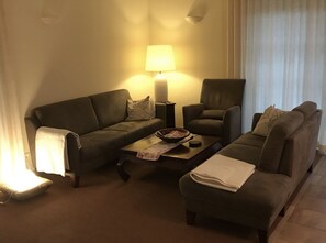 Smart TV, fireplace - Das Ferienhaus Villa Sorgenfrei ist ein Reetdachhaus in Zinnowitz (Zinnowitz)