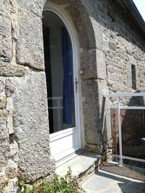 Exterior detail - Gîte en Pierre Bretonne Près de la Côte de Granit Rose et sa Petite Ferme (Ploumilliau)