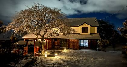 Cozy 4-bedroom house in charming Tehachapi with WiFi, AC