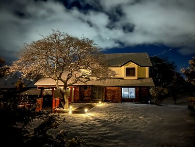 Cozy 4-bedroom house in charming Tehachapi with WiFi, AC