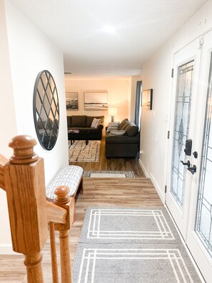 Una Smart TV, una chimenea