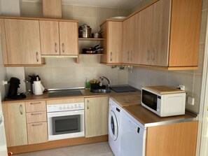 Fridge, microwave, oven, stovetop - Penthouse Majestic Costa Golf Casares à 5 min de la mer (Casares)