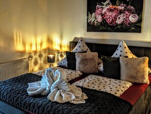 2 chambres, fer et planche à repasser, lit de bébé portatif