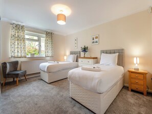 4 bedrooms, free WiFi, bed sheets