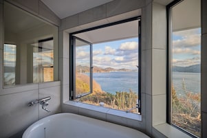 Villa, Non Smoking (iru) | Bathroom | Hair dryer, towels
