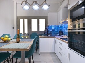 Microwave, coffee/tea maker, high chair, cookware/dishes/utensils - Koukaki 2 Bedroom Apartment (Athens)