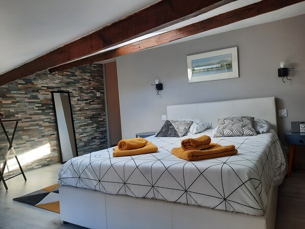 3 chambres, fer et planche à repasser, lit parapluie, Wi-Fi gratuit