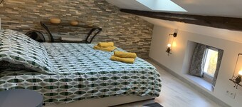 Charming house with terrace and closed garage near the volcanoes 