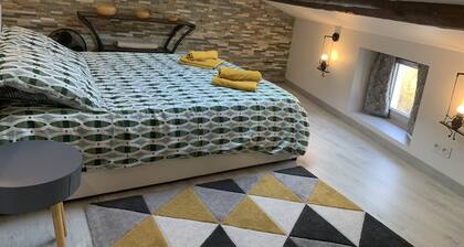 Charming house with terrace and closed garage near the volcanoes