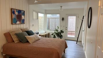 2 bedrooms, desk, iron/ironing board, travel crib