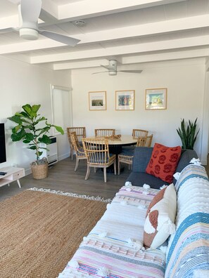 Smart TV, books, stereo