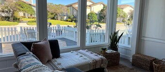 La Casita Azul - Quaint Beach Cottage - One Min Walk to Beach & Harbor Fun  