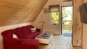 Basic House, 1 Queen Bed with Sofa bed, Patio, Garden View | Living area