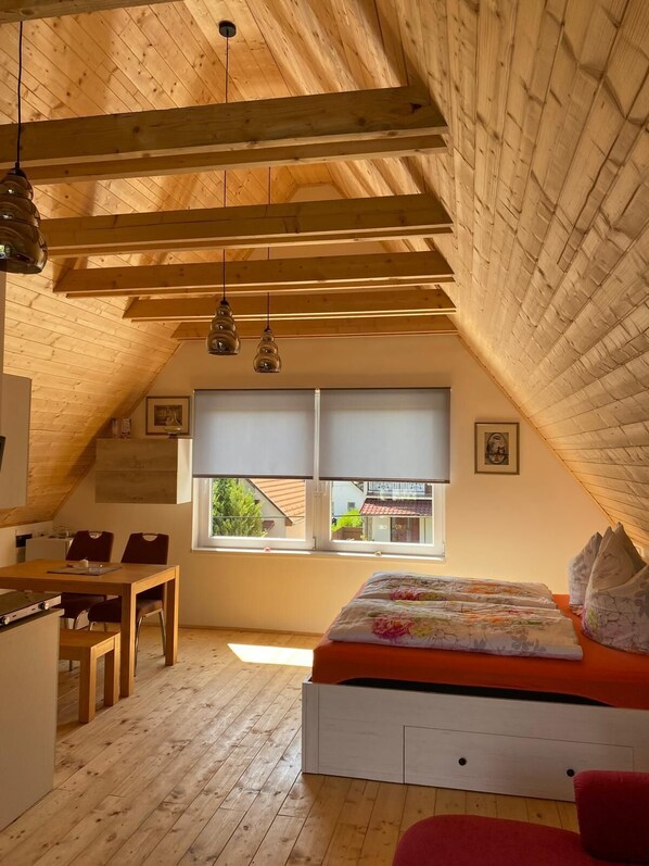 Maison, 1 grand lit et 1 canapé-lit, patio, vue jardin | Coin séjour