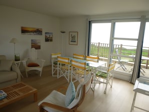 Televisie, boeken en een stereo