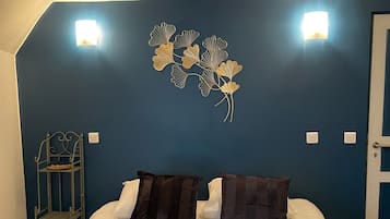 Standard Room, 1 Queen Bed | 1 bedroom, desk, free WiFi