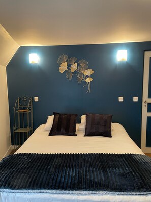 Standardzimmer, 1 Queen-Bett | Schreibtisch, kostenloses WLAN