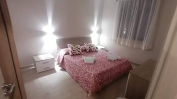 2 chambres, fer et planche Ă  repasser, lit parapluie, Wi-Fi gratuit