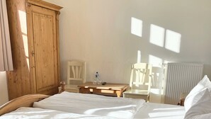 Basic Room, Non Smoking, Private Bathroom | WiFi (free) - Hotel Fokus (Emsbueren)
