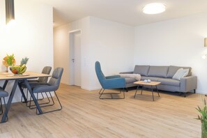 Télévision, livres, chaîne hi-fi