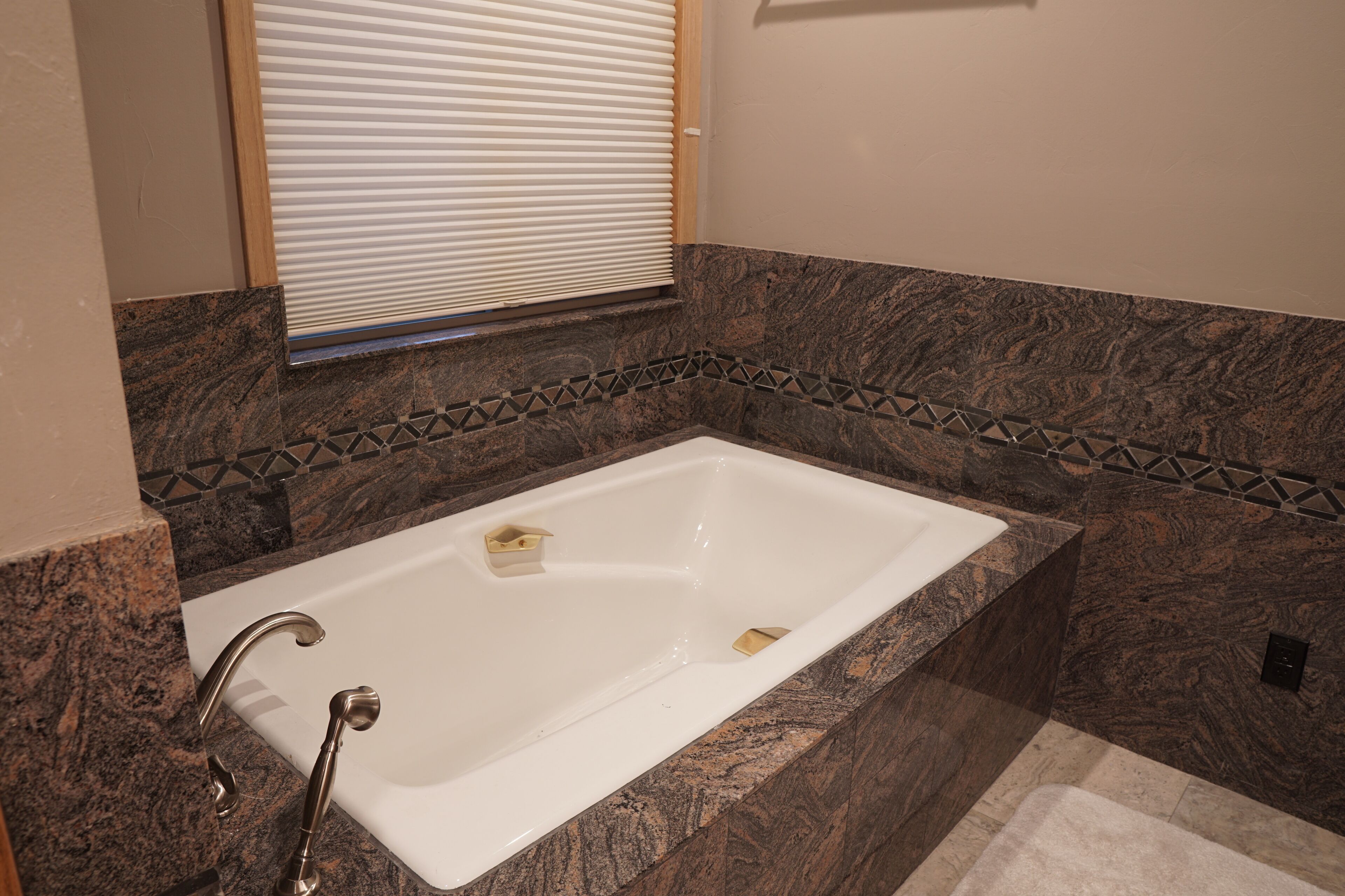 Master Soaking Tub